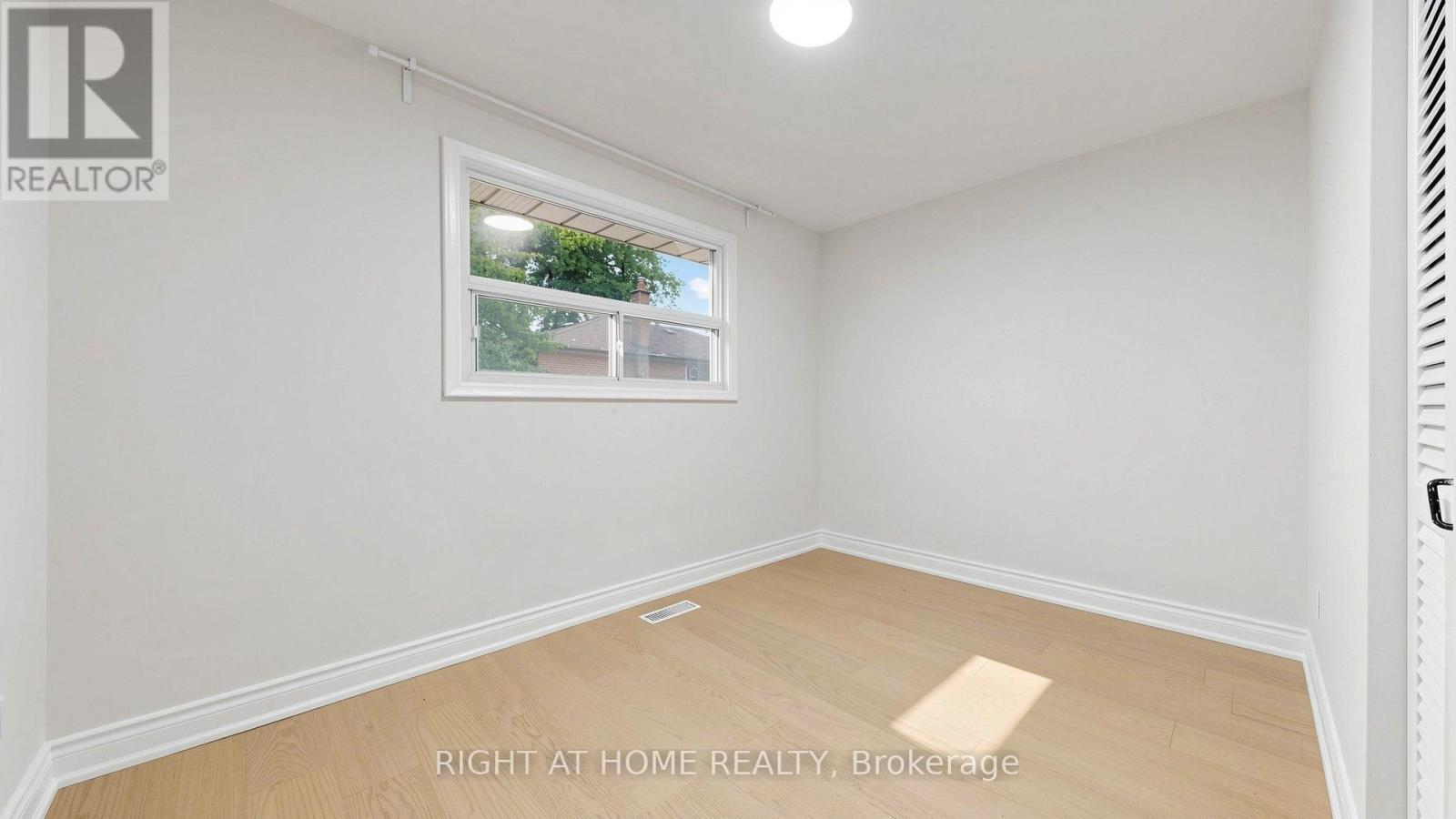 76 FENSIDE DRIVE - 16