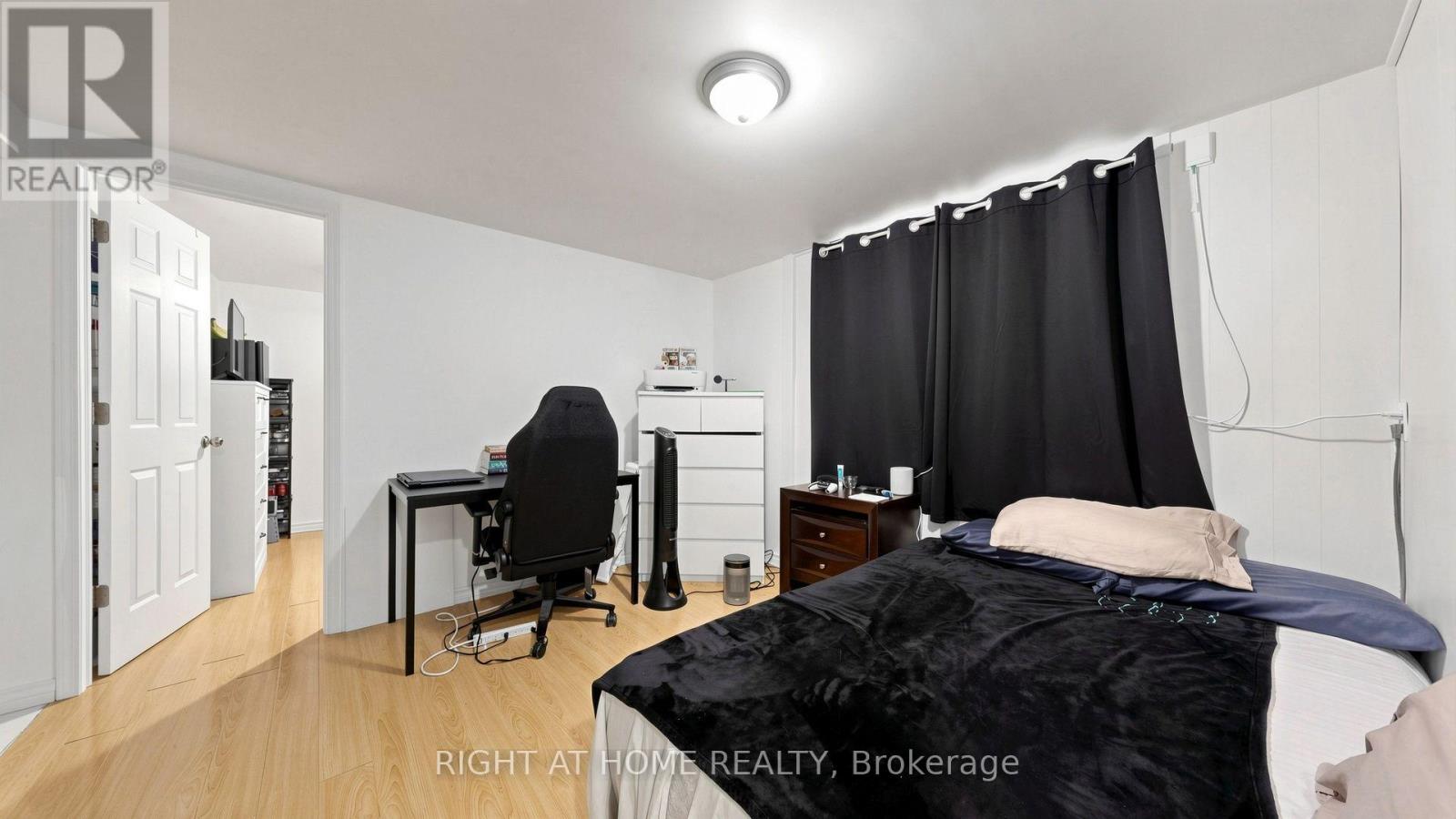 76 FENSIDE DRIVE - 27