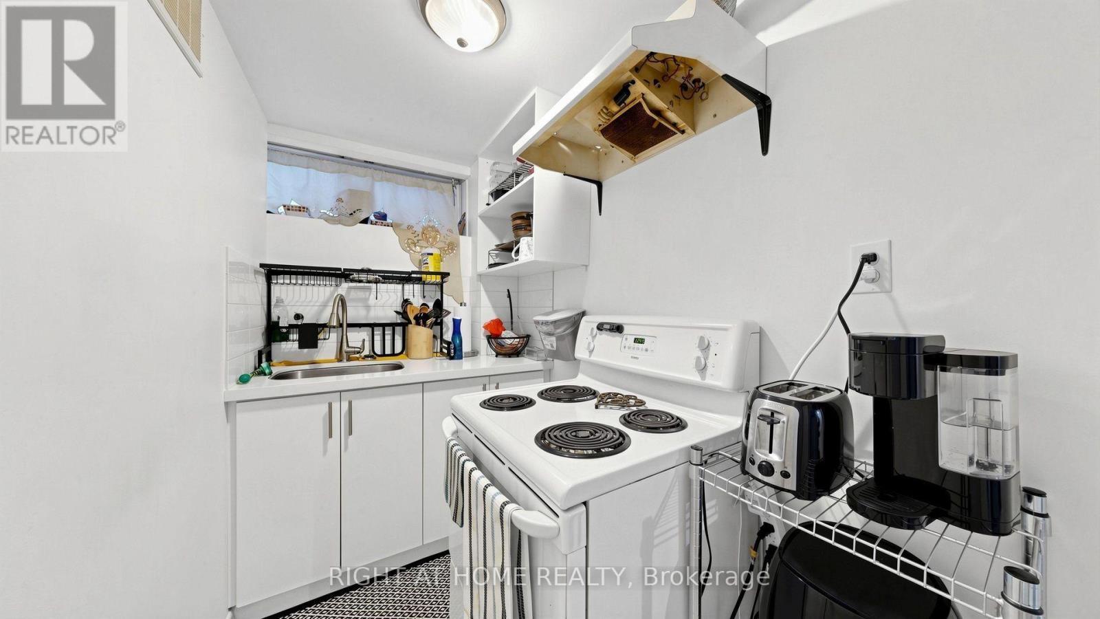 76 FENSIDE DRIVE - 29