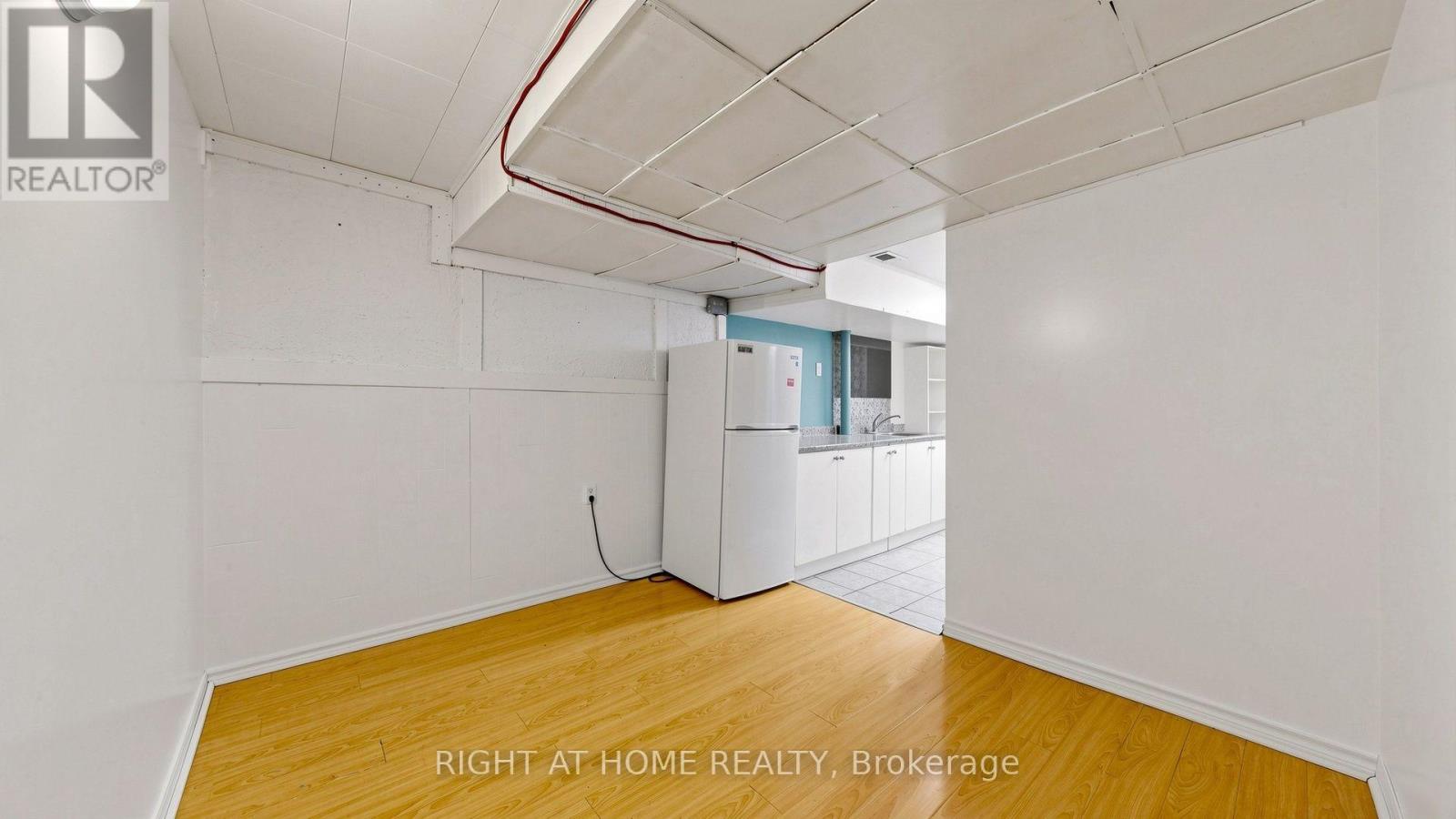 76 FENSIDE DRIVE - 33