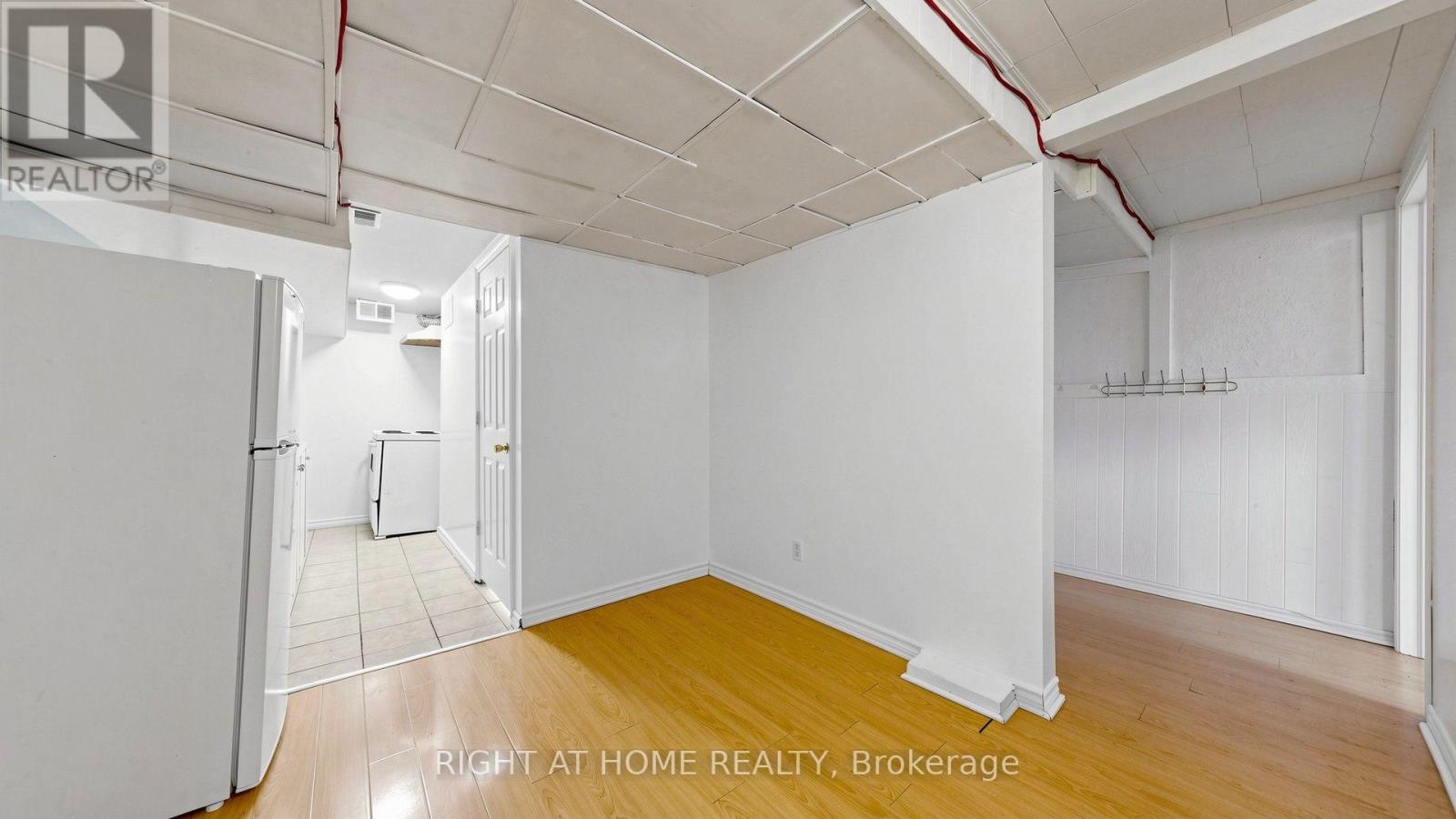 76 FENSIDE DRIVE - 34