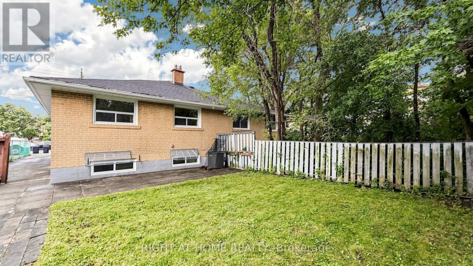 76 FENSIDE DRIVE - 40