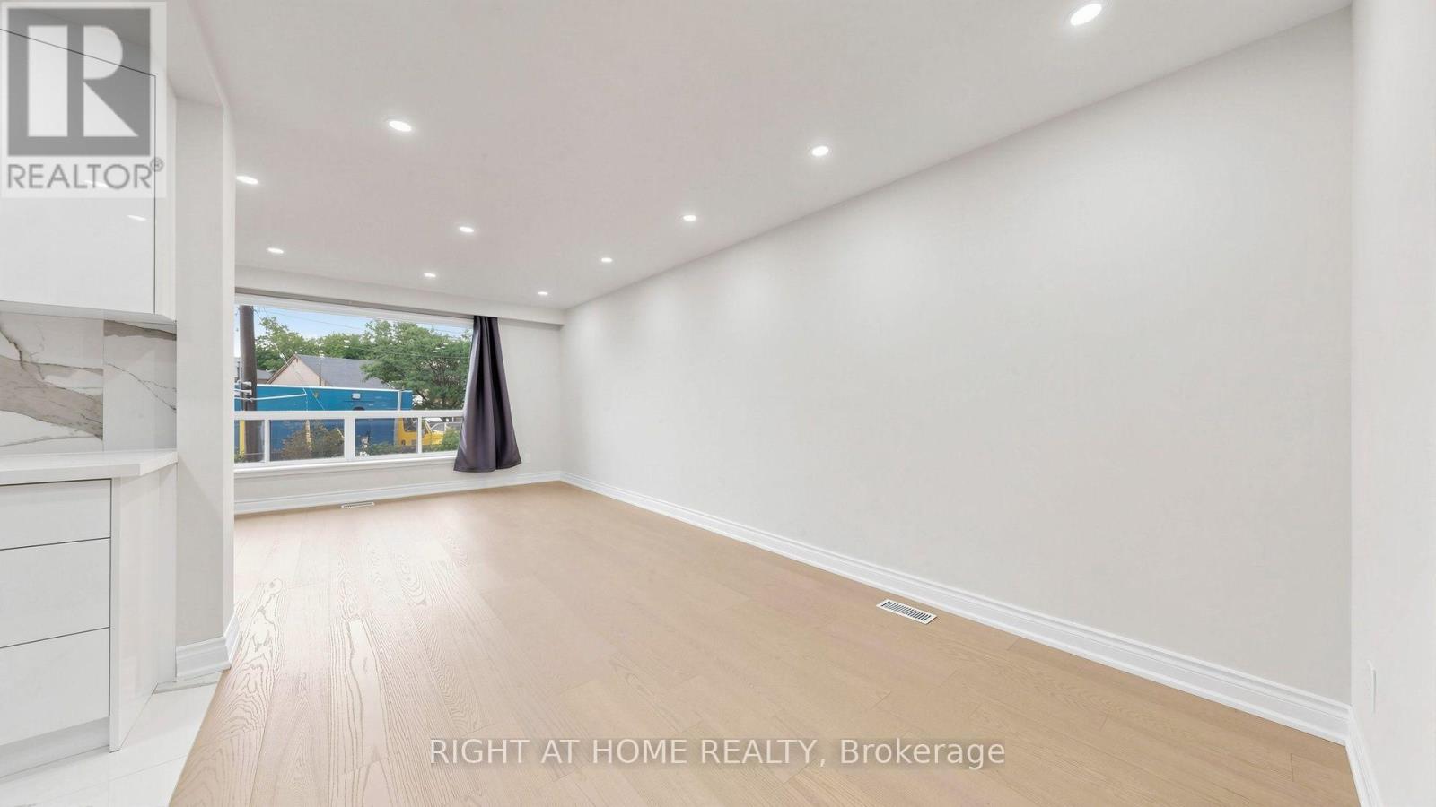 76 FENSIDE DRIVE - 9