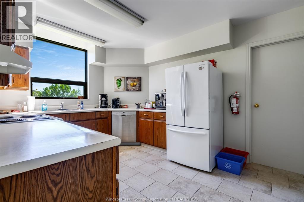 #501 109 Robson ROAD - 40