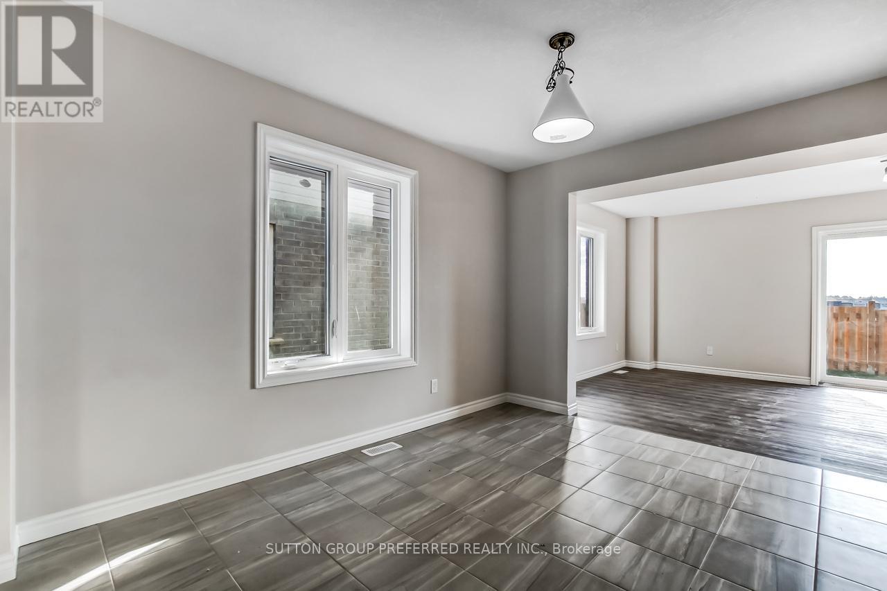 371 KENNINGTON WAY - 6