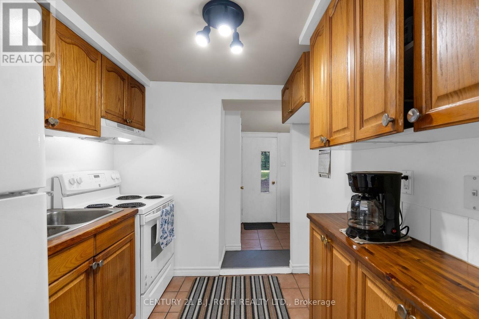 678 PINEGROVE AVENUE - 12