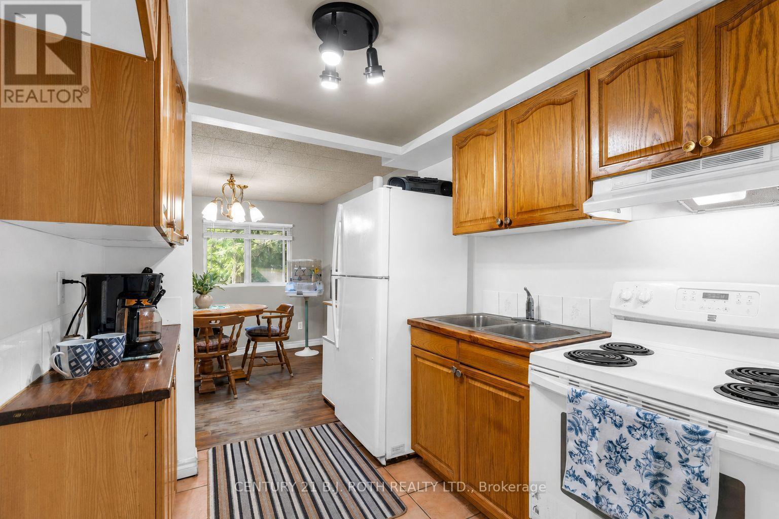 678 PINEGROVE AVENUE - 13