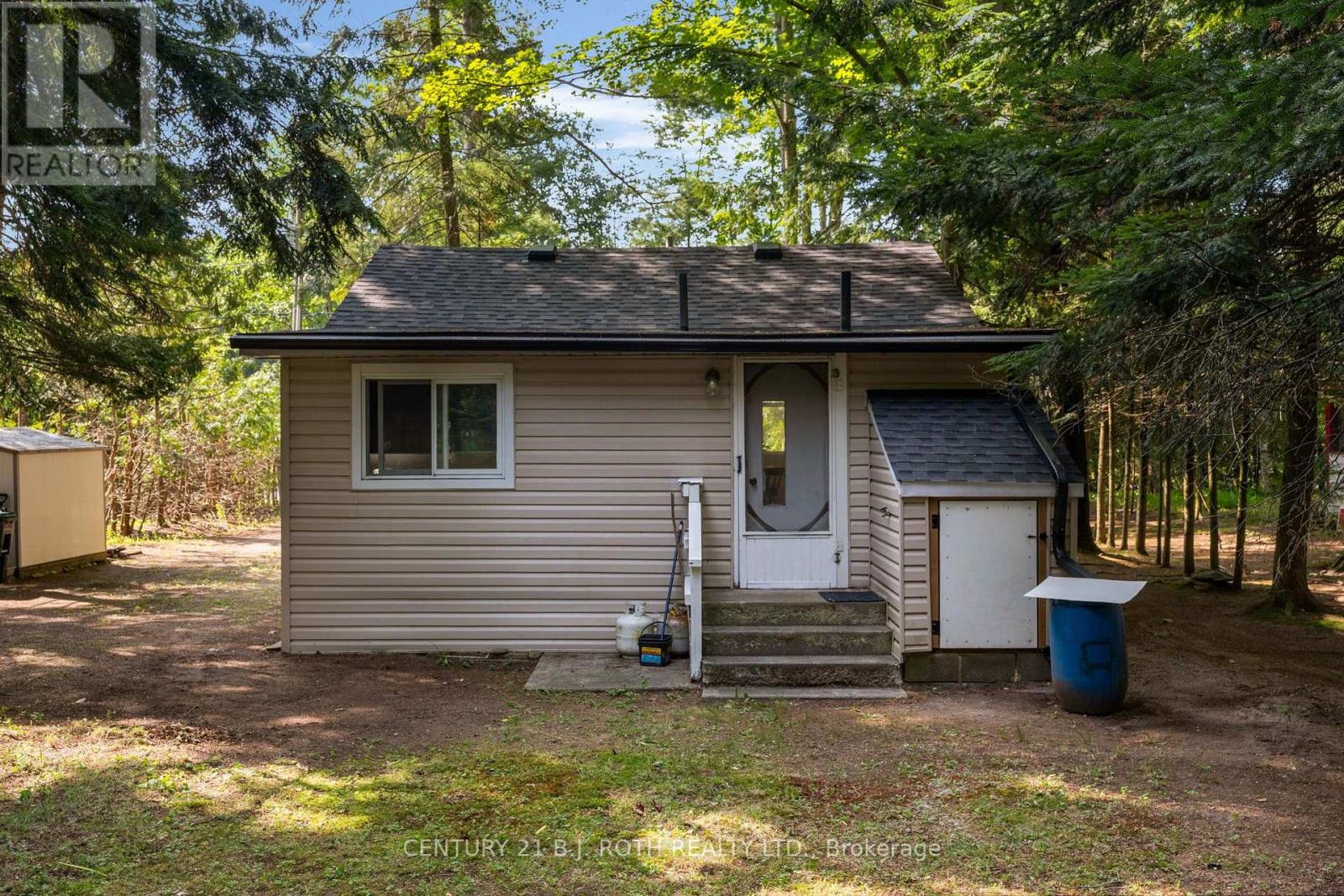 678 PINEGROVE AVENUE - 19