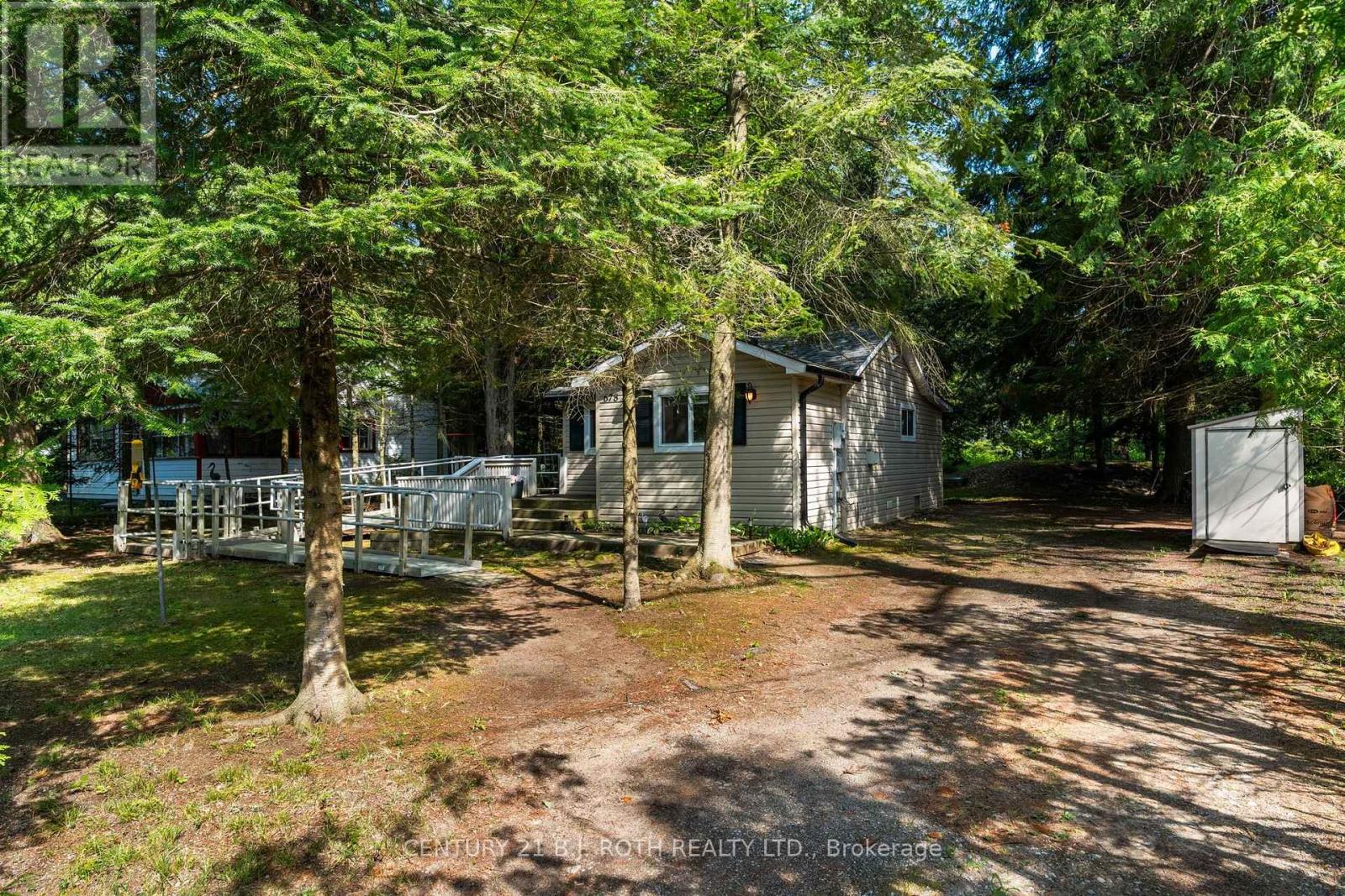 678 PINEGROVE AVENUE - 2