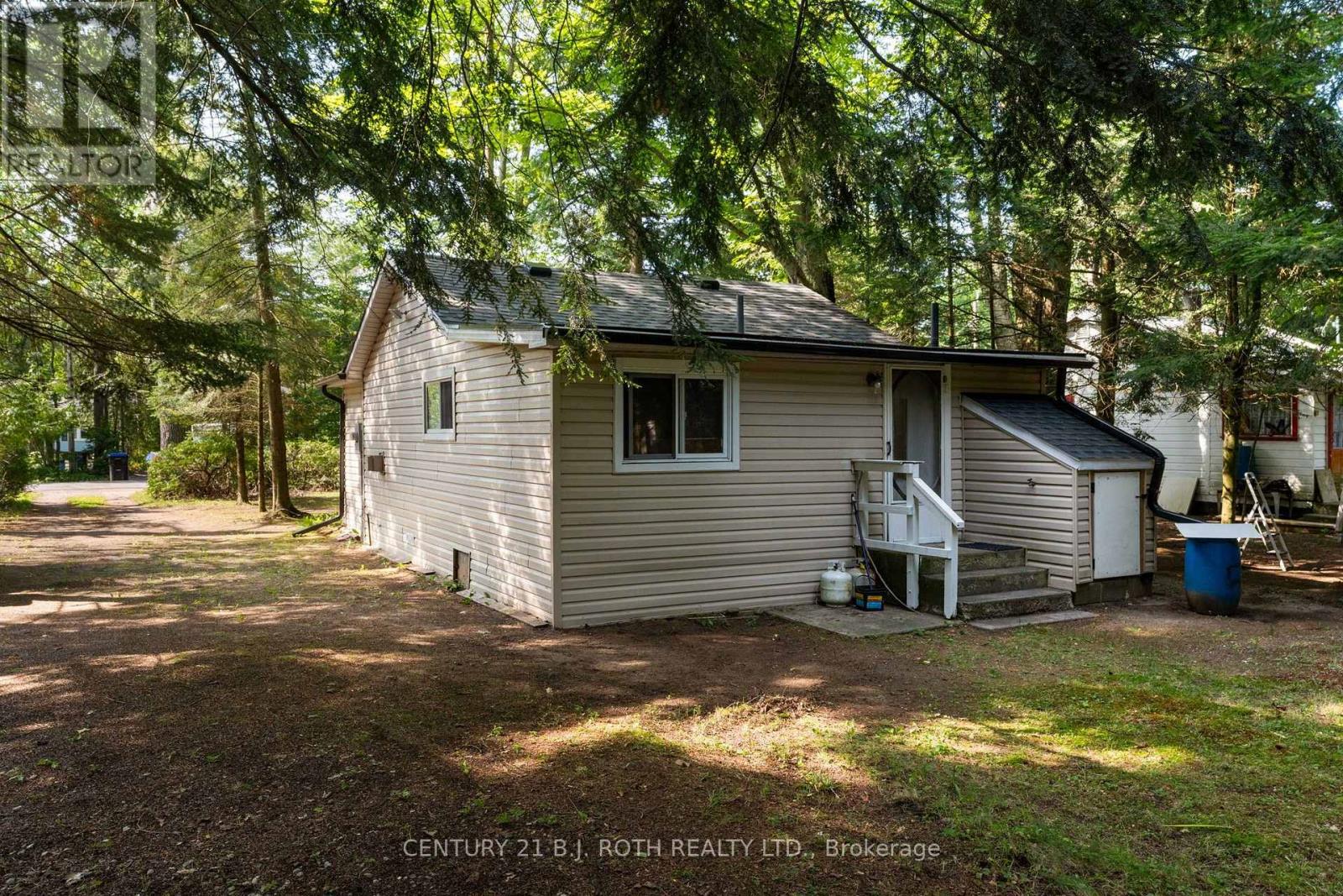 678 PINEGROVE AVENUE - 20