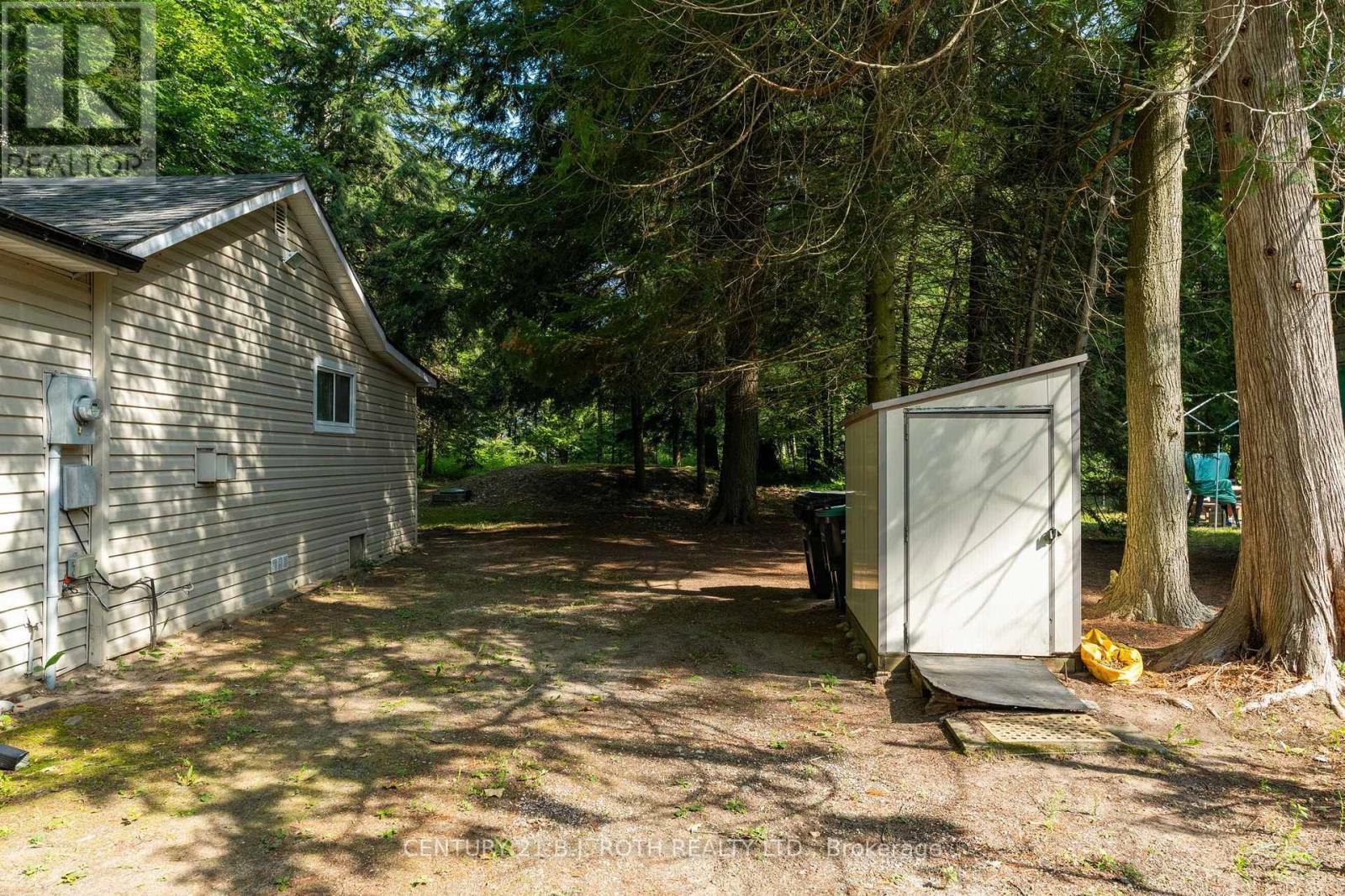 678 PINEGROVE AVENUE - 25