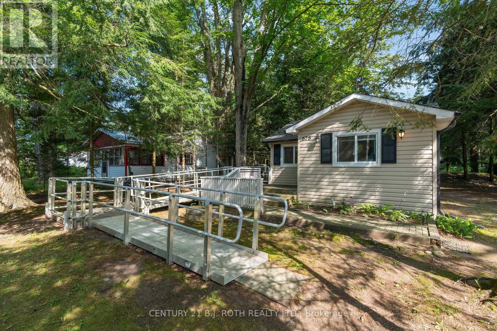 678 PINEGROVE AVENUE - 3