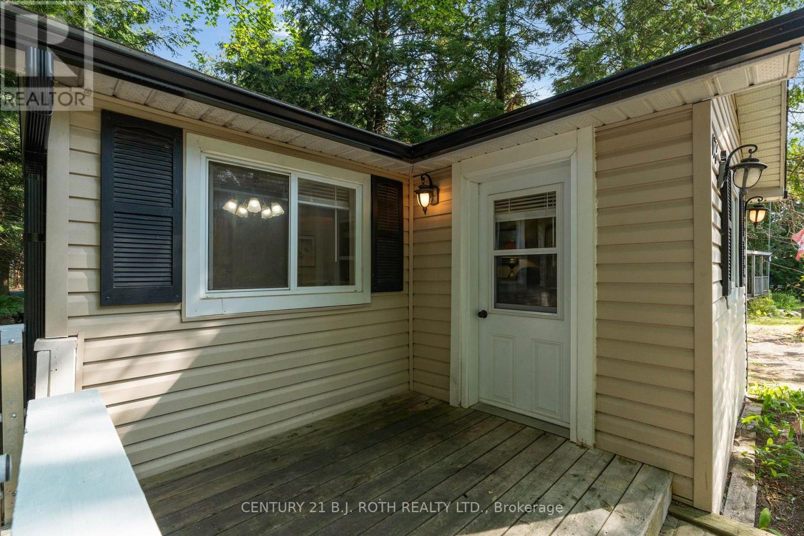 678 PINEGROVE AVENUE - 4