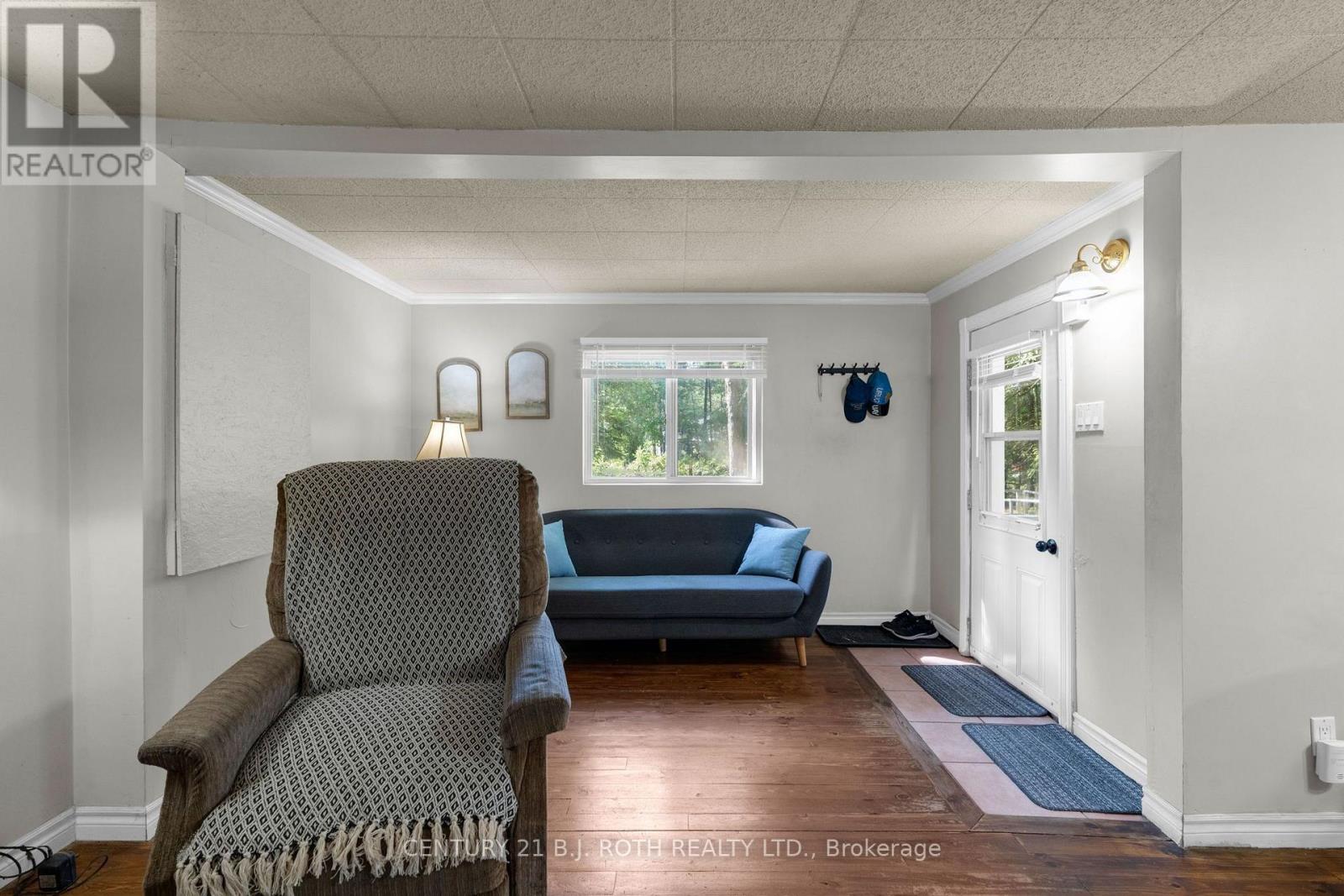 678 PINEGROVE AVENUE - 6