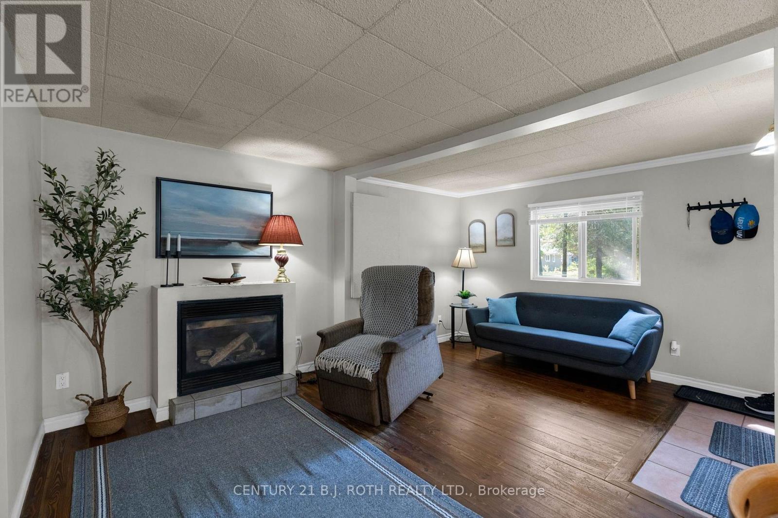 678 PINEGROVE AVENUE - 7