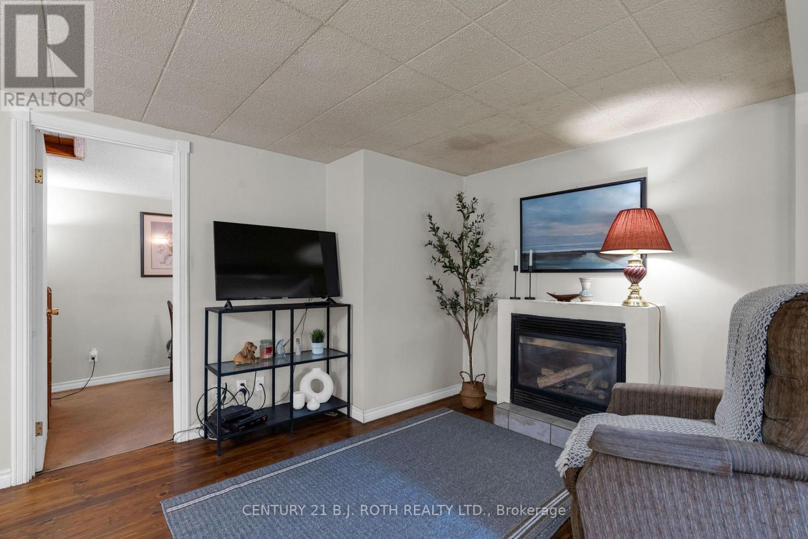 678 PINEGROVE AVENUE - 8