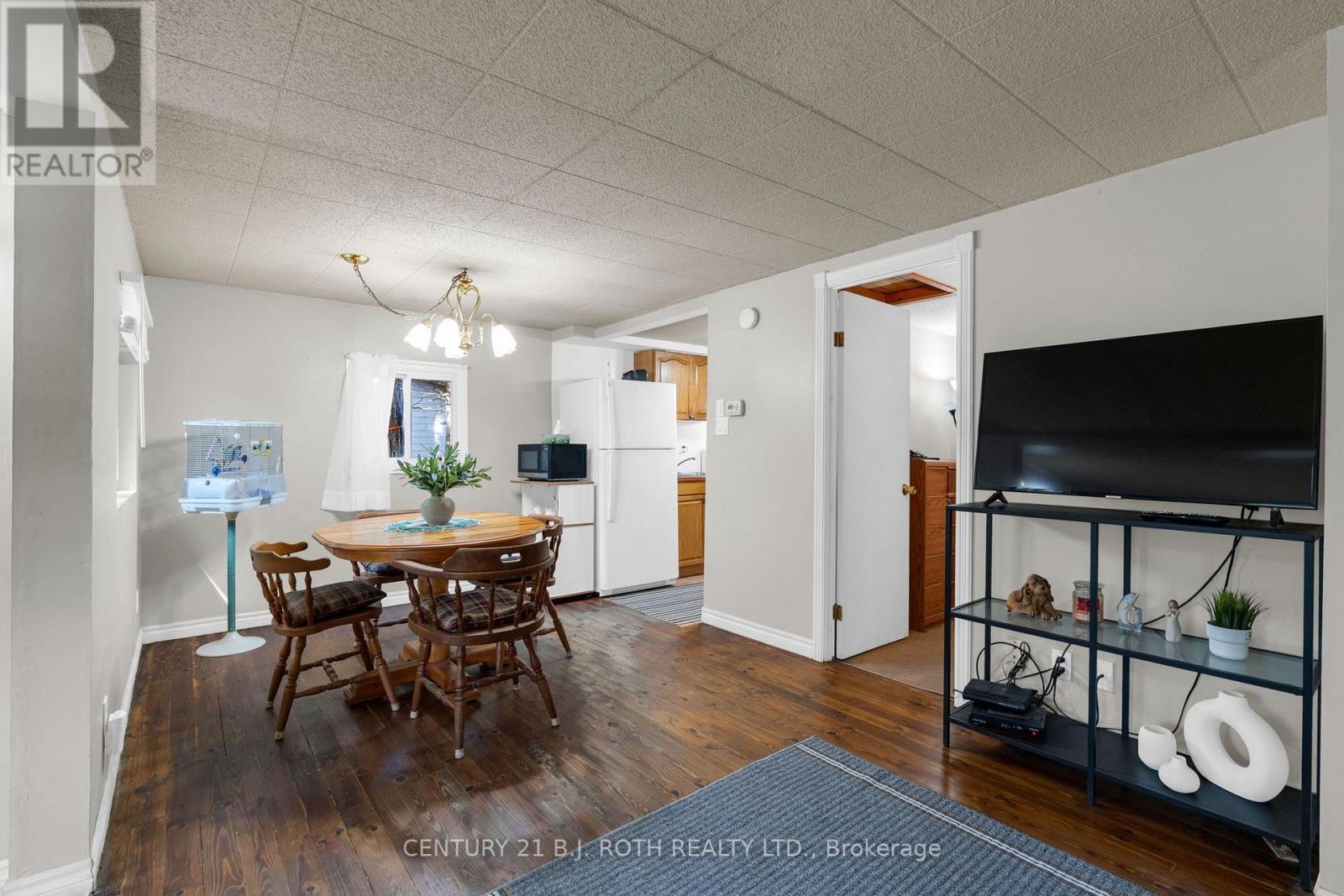 678 PINEGROVE AVENUE - 9