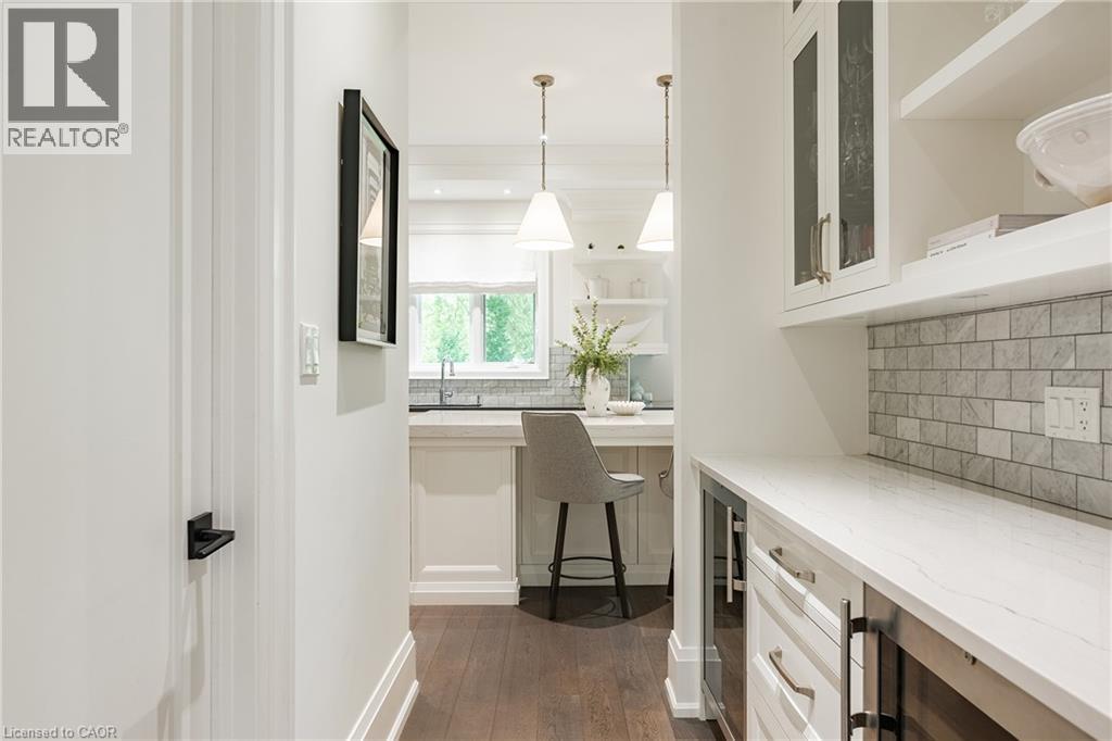 2458 MEADOWOOD Crescent - 10