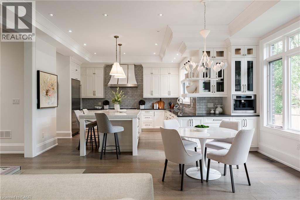 2458 MEADOWOOD Crescent - 11