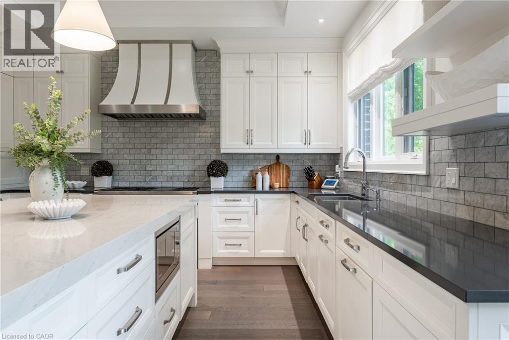 2458 MEADOWOOD Crescent - 12
