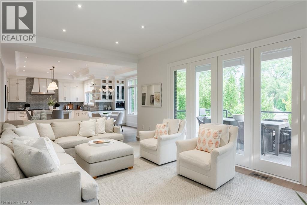 2458 MEADOWOOD Crescent - 20