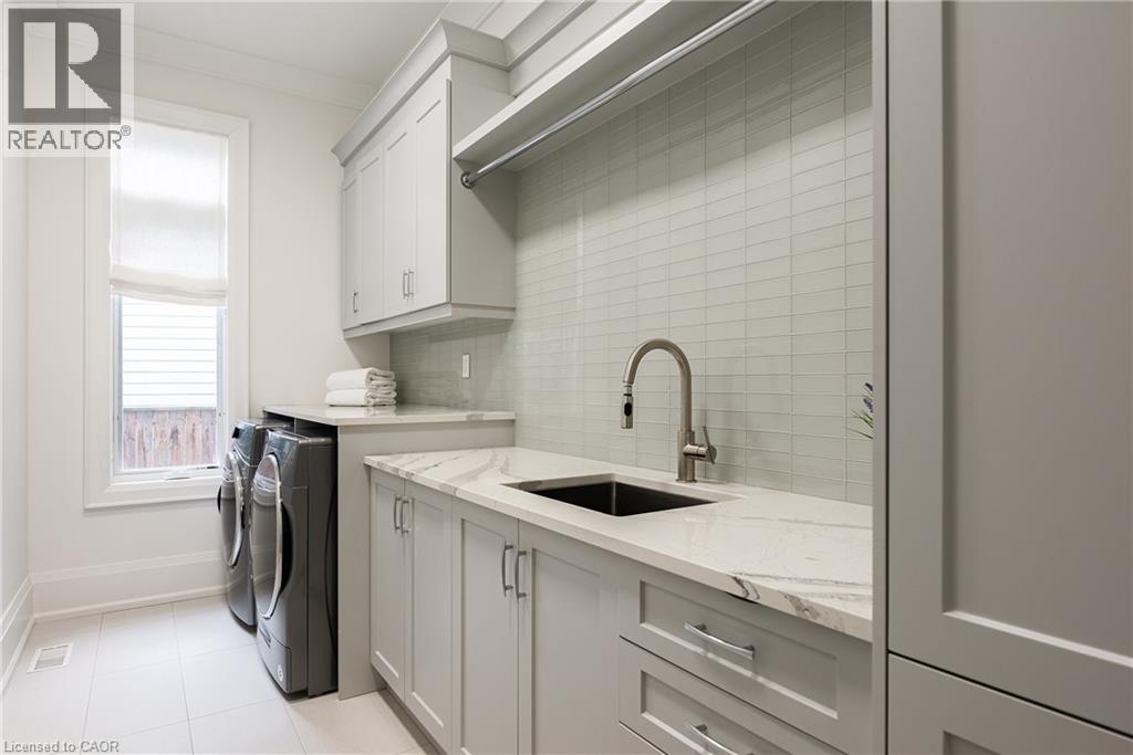2458 MEADOWOOD Crescent - 22
