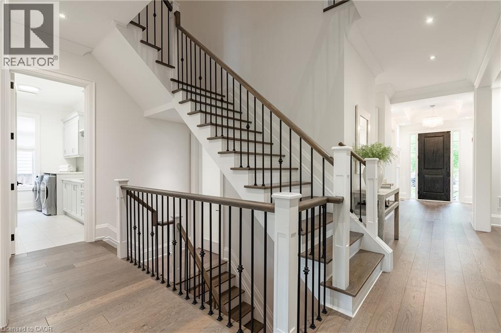 2458 MEADOWOOD Crescent - 24