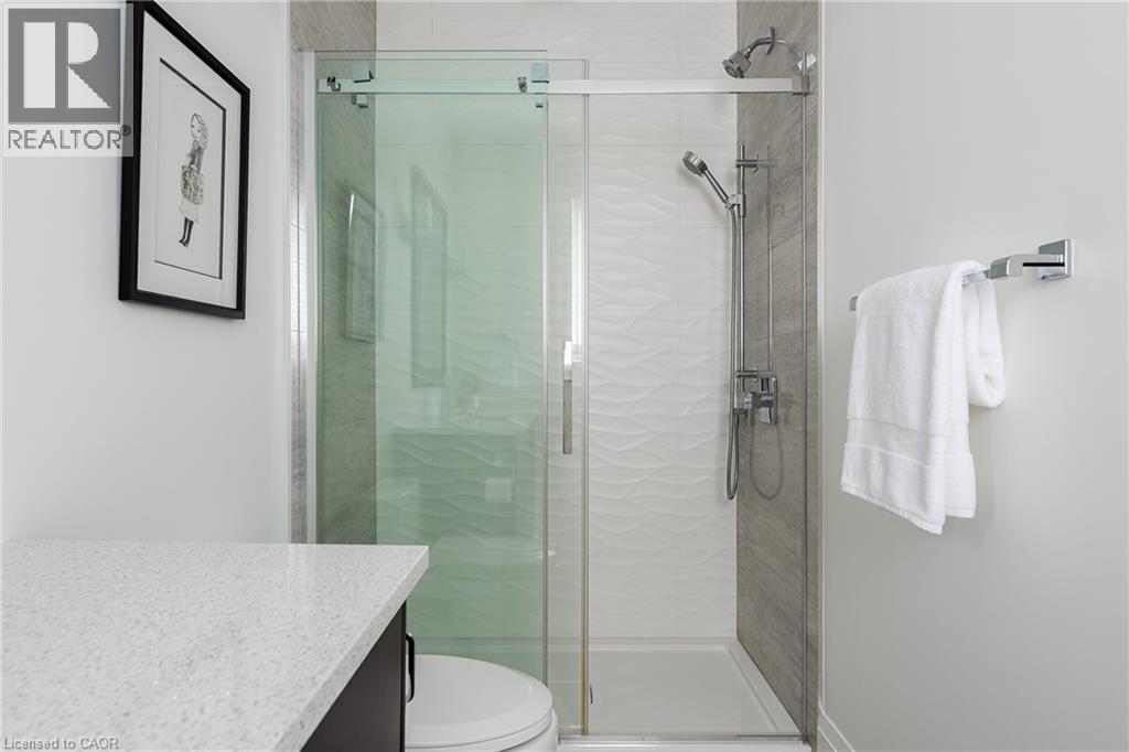 2458 MEADOWOOD Crescent - 31