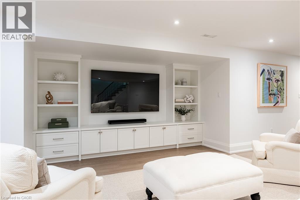 2458 MEADOWOOD Crescent - 37