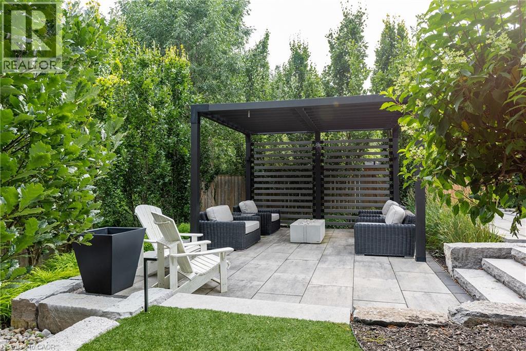 2458 MEADOWOOD Crescent - 44