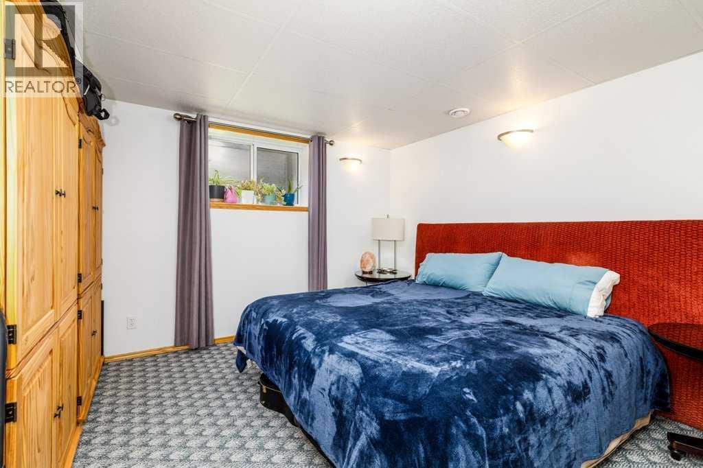 4646 52 Avenue - Image 30