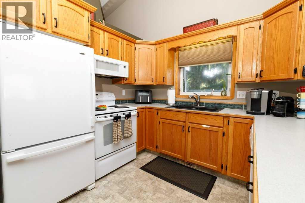 4646 52 Avenue - Image 9