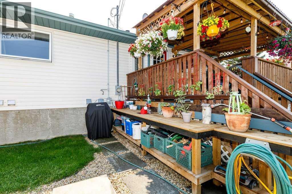 4646 52 Avenue - Image 32