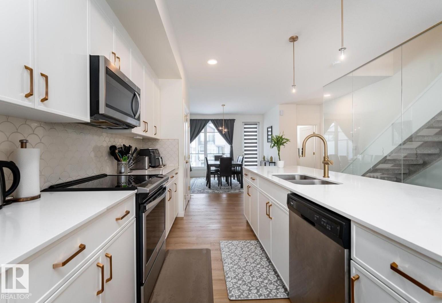 427 39 ST SW - 8