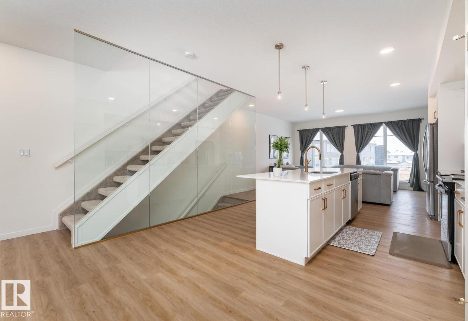 427 39 ST SW - 9