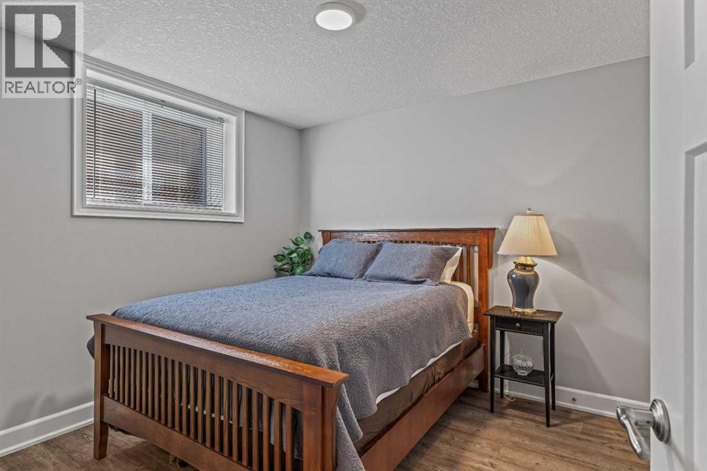 930 9 Street S - 33