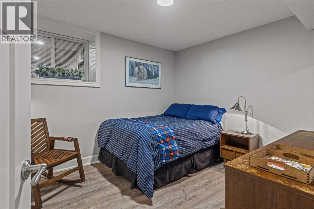 930 9 Street S - 34