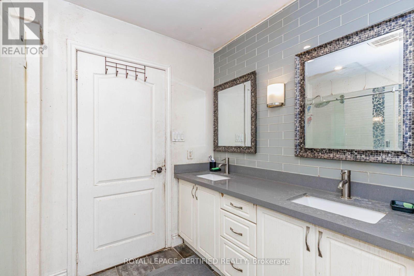 9706 GUELPH LINE - 18