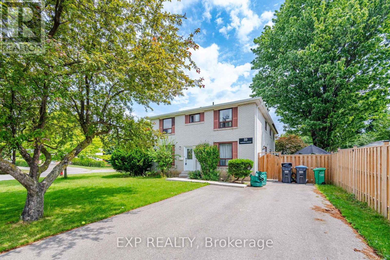 33 EARLSDALE CRESCENT - 1