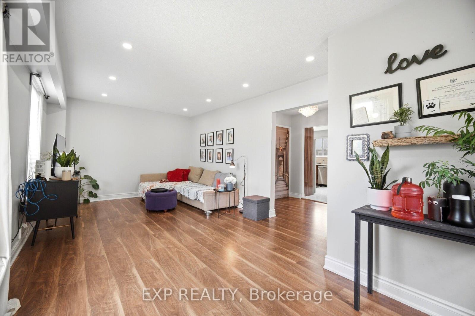 33 EARLSDALE CRESCENT - 10