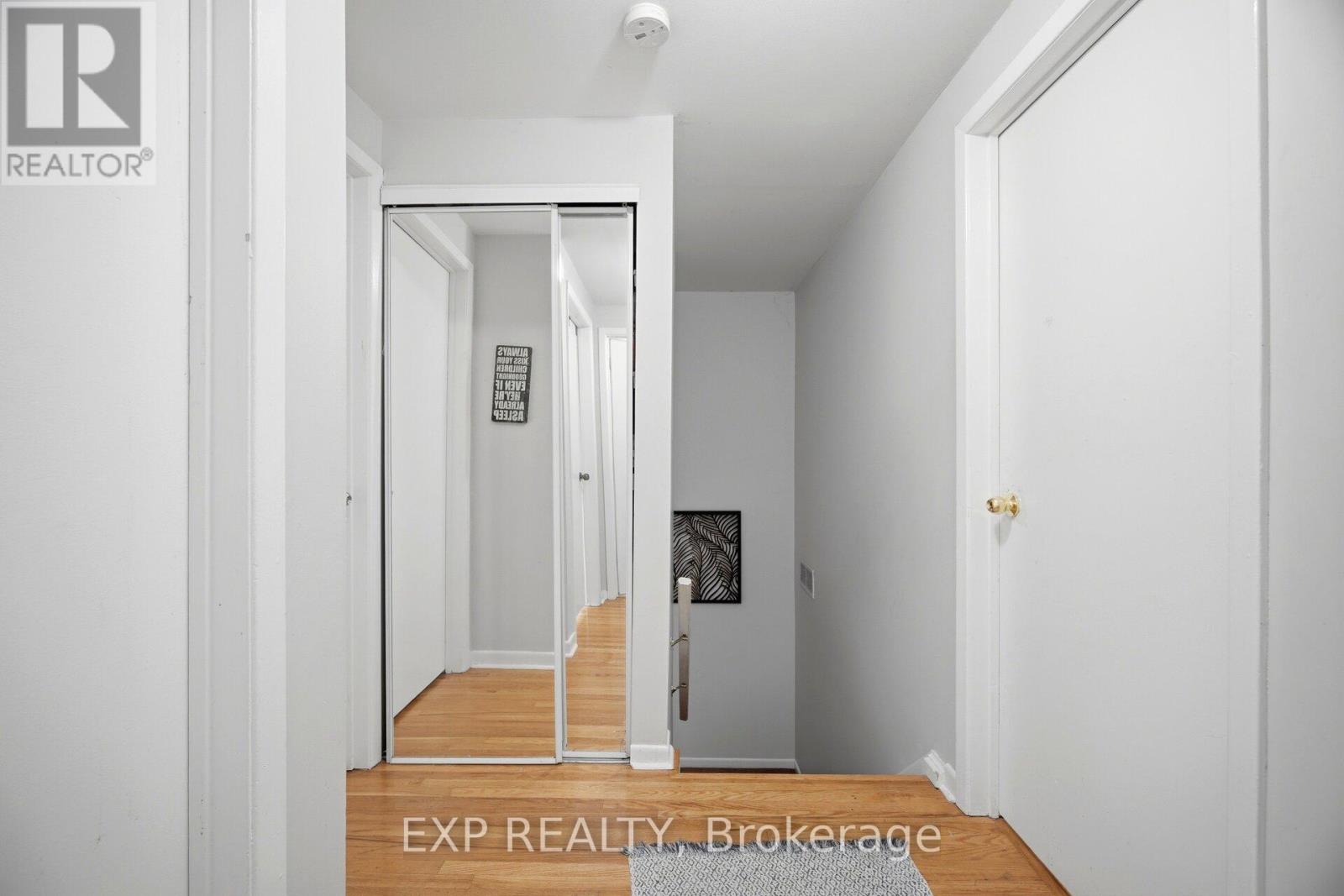 33 EARLSDALE CRESCENT - 18