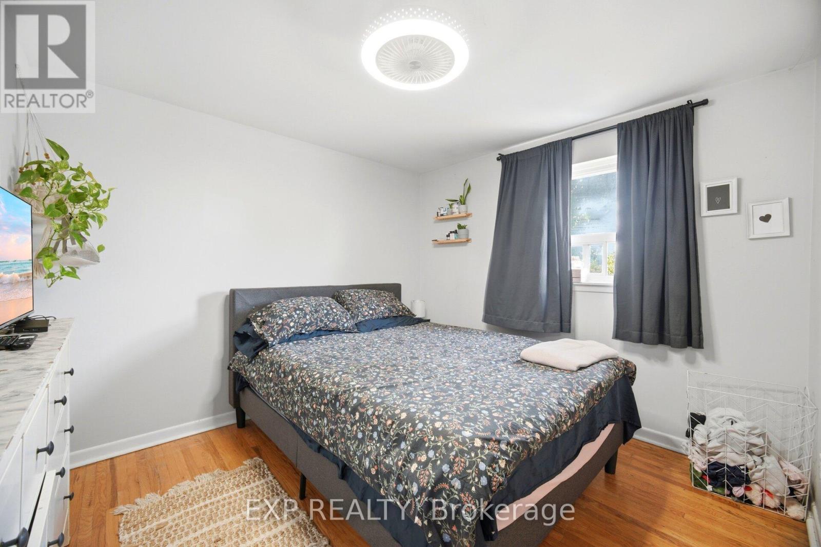 33 EARLSDALE CRESCENT - 20