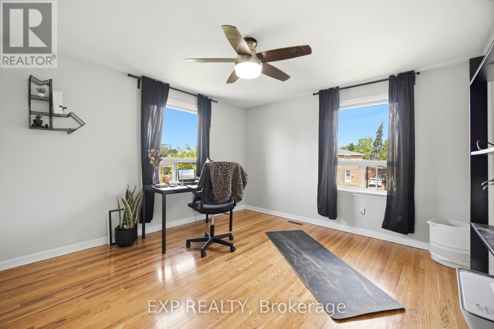33 EARLSDALE CRESCENT - 21