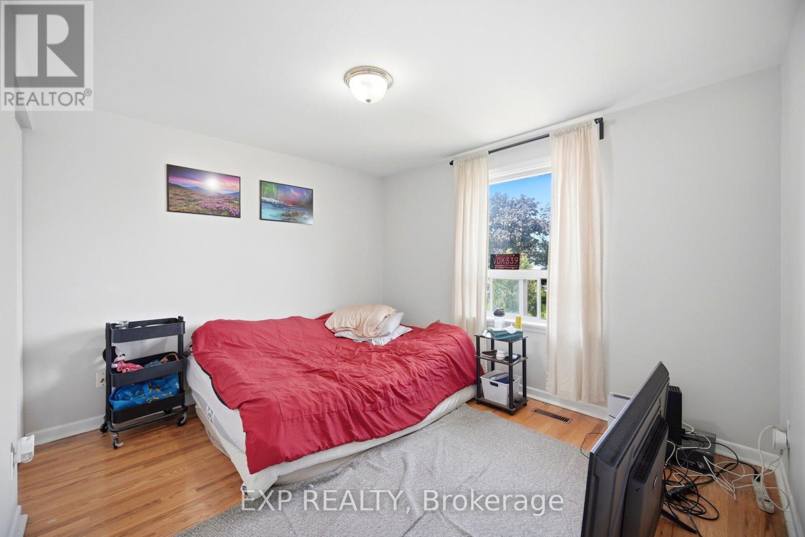 33 EARLSDALE CRESCENT - 22