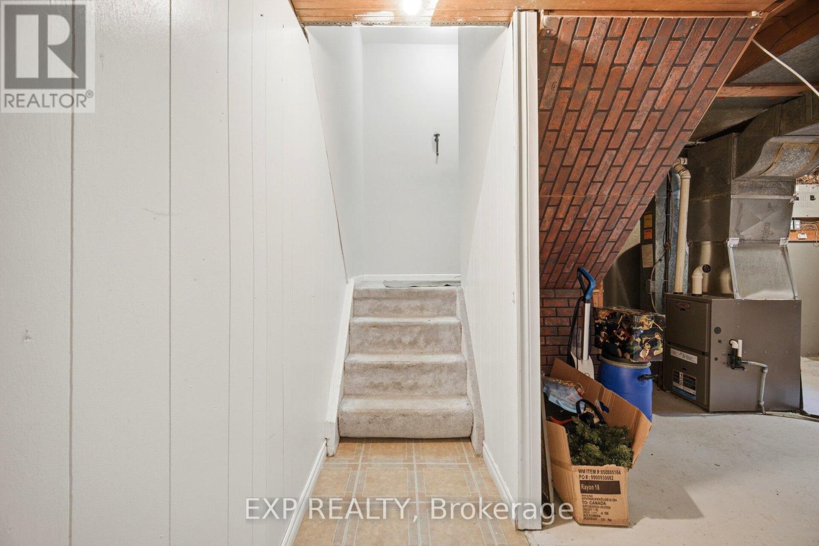 33 EARLSDALE CRESCENT - 25