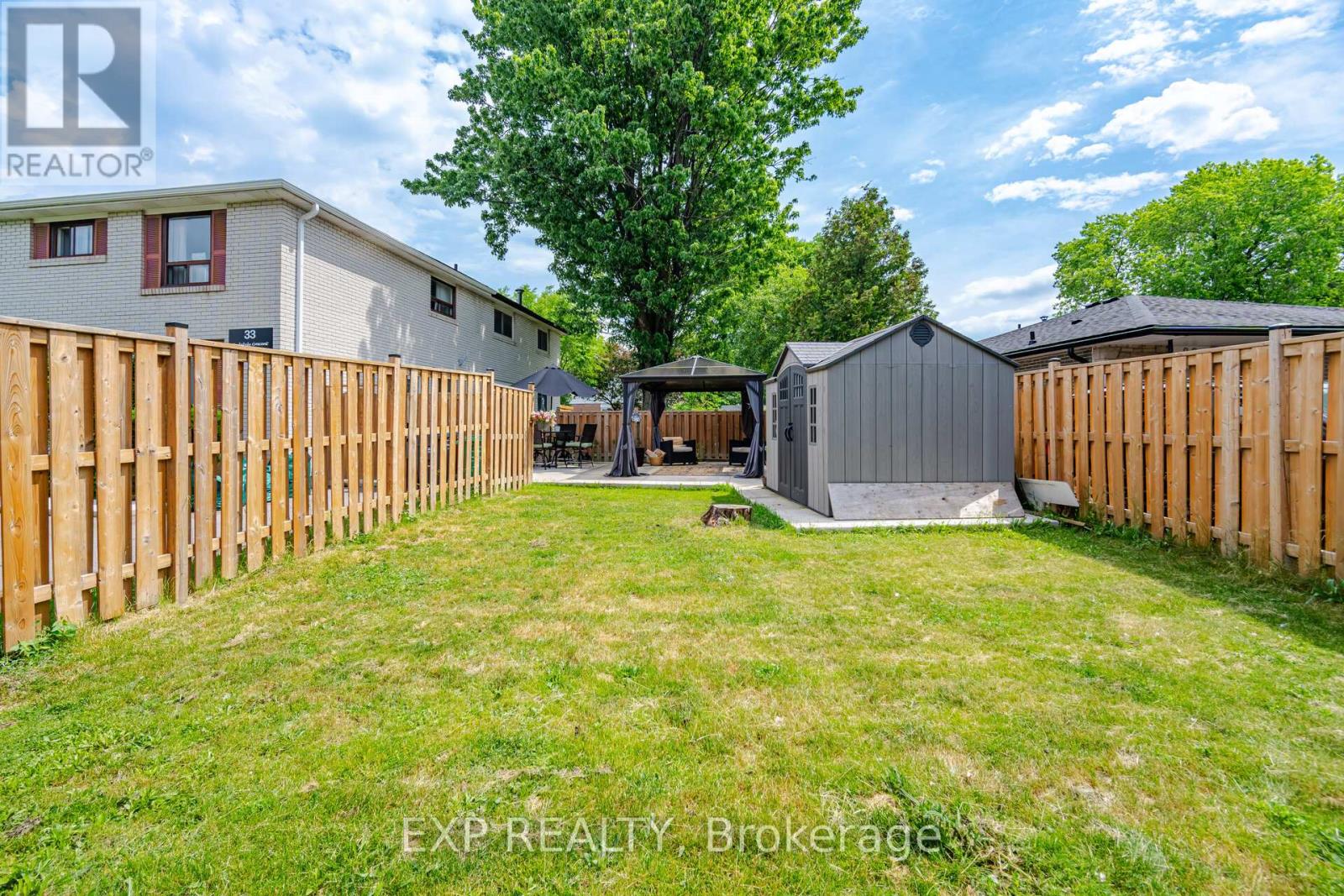 33 EARLSDALE CRESCENT - 36