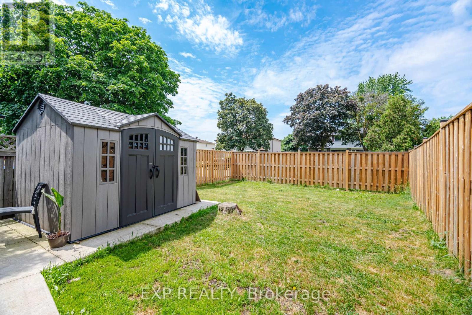 33 EARLSDALE CRESCENT - 37