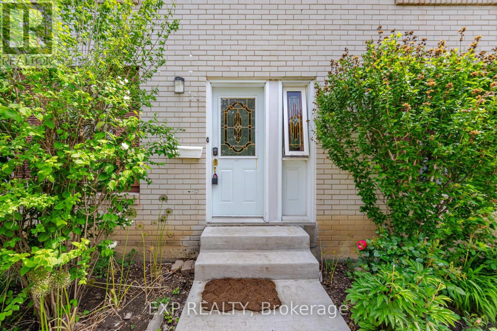 33 EARLSDALE CRESCENT - 4