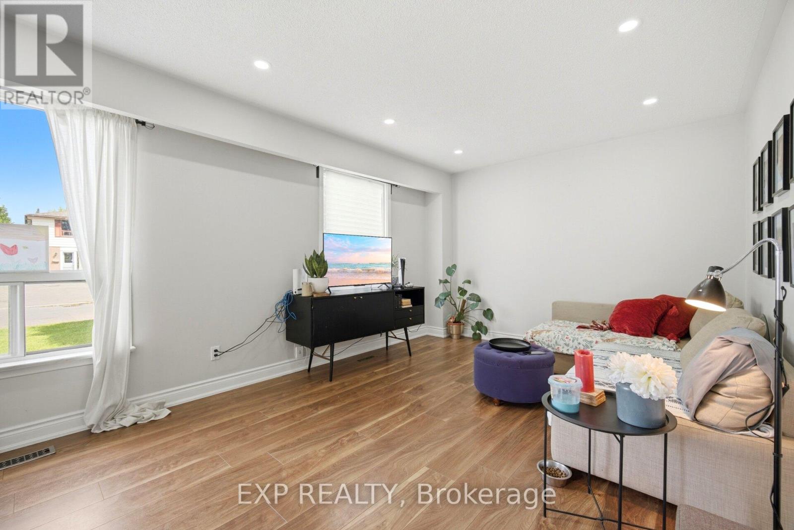 33 EARLSDALE CRESCENT - 9