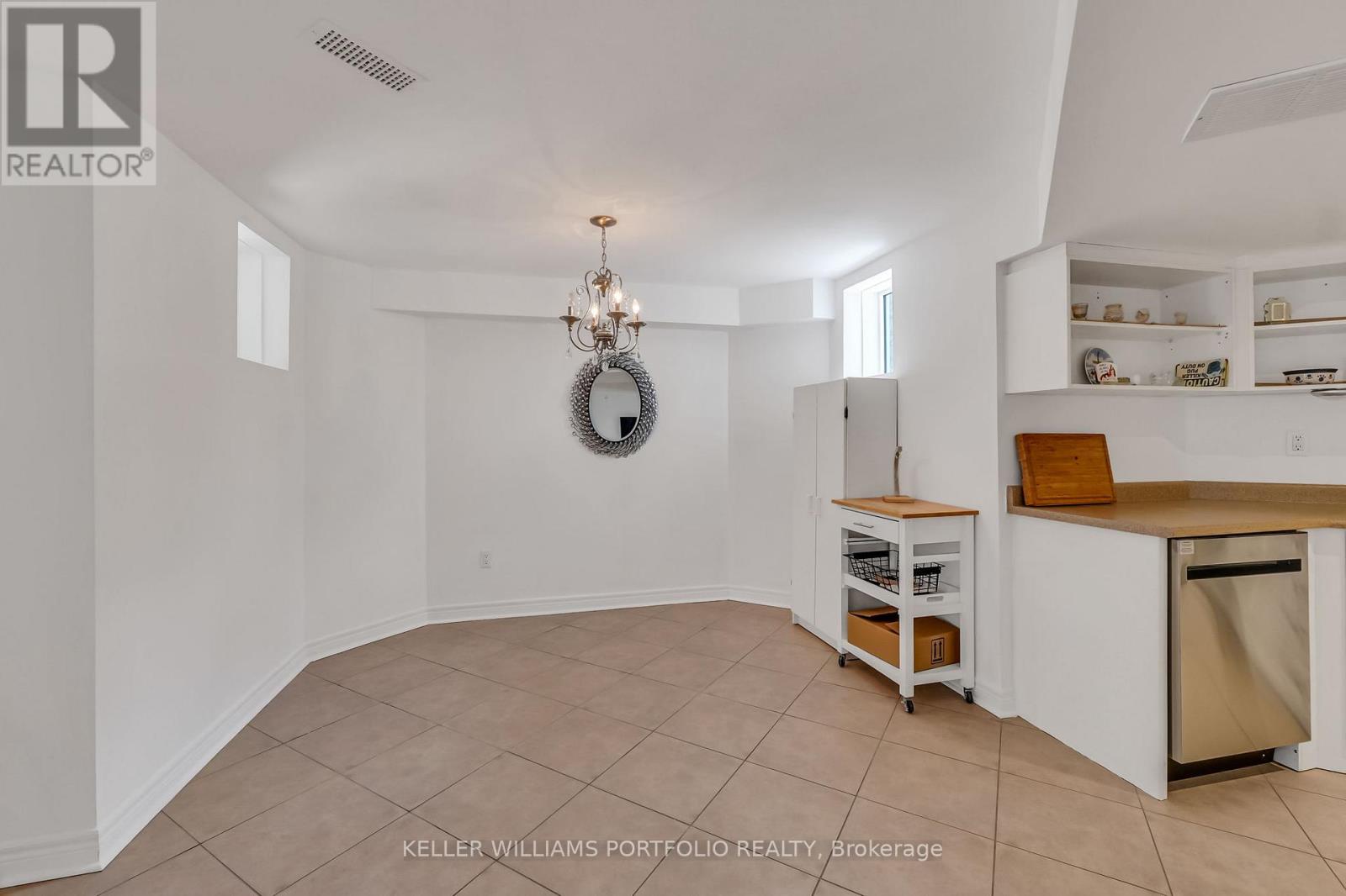 8 VISTA VIEW COURT - 24